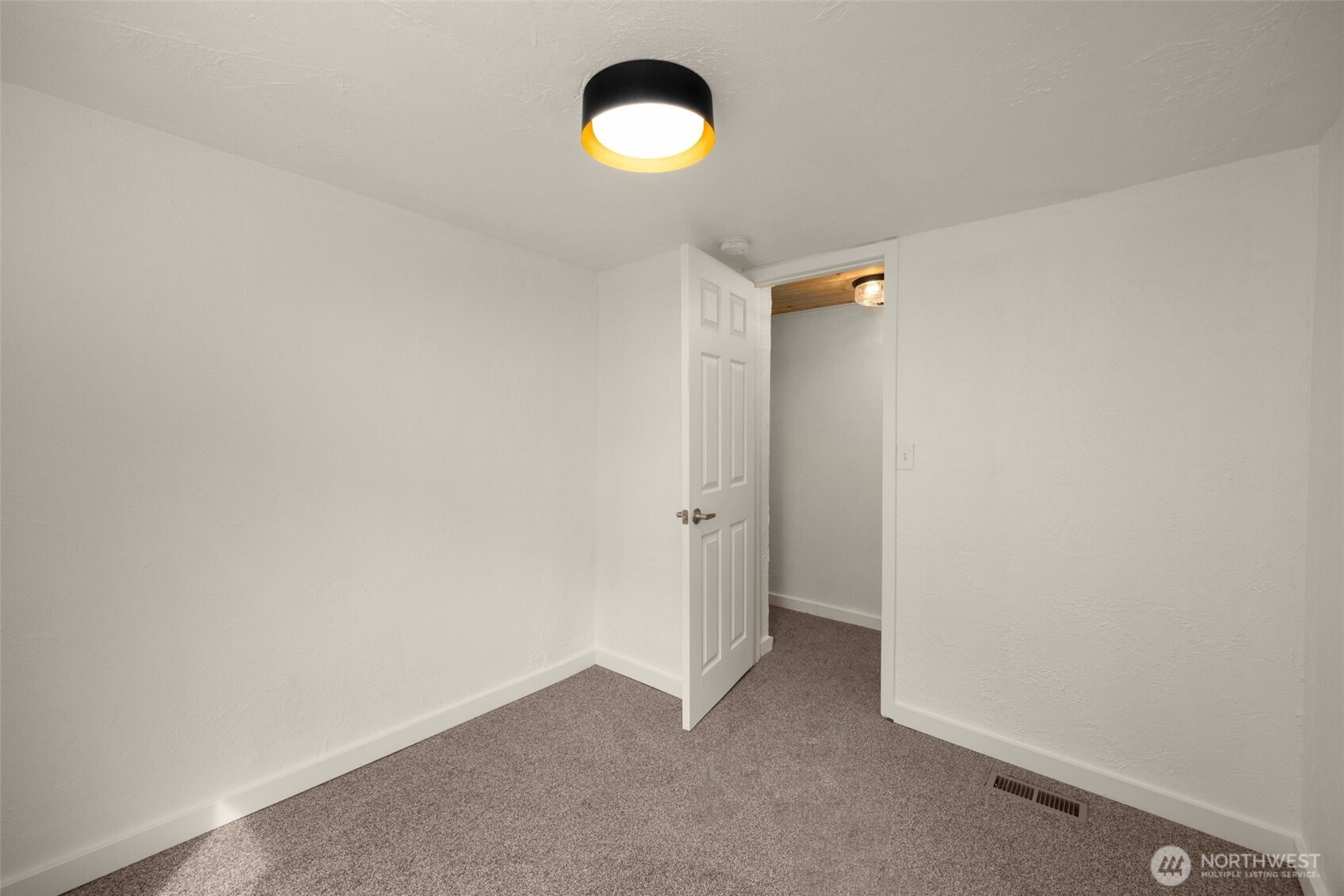 24222 54th Avenue W #12, Mountlake Terrace, WA 98043