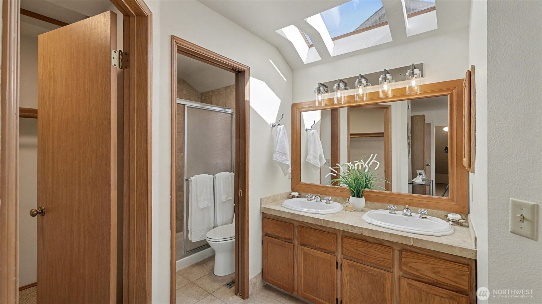 24238 SE 43rd Court , Sammamish, WA 98029