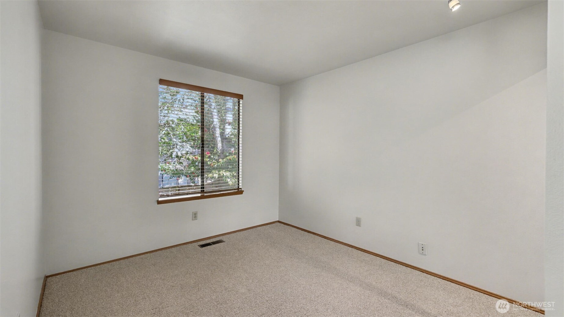24238 SE 43rd Court , Sammamish, WA 98029
