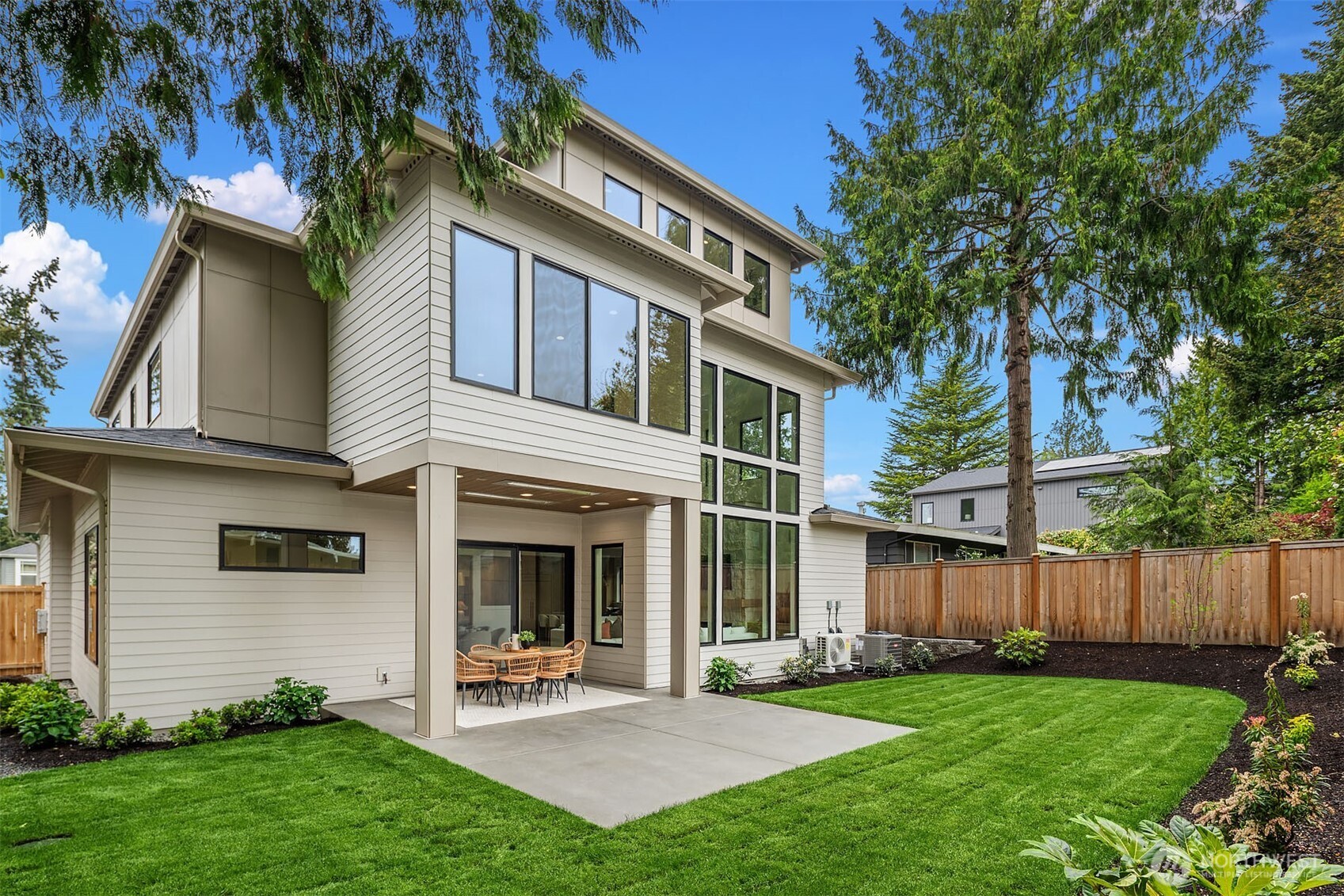 1032 107th Avenue SE, Bellevue, WA 98004