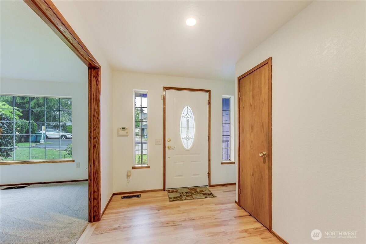 20426 Dayton Avenue N, Shoreline, WA 98133