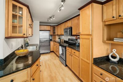 9909 NE 1st Street #104, Bellevue, WA 98004 - Photo 15