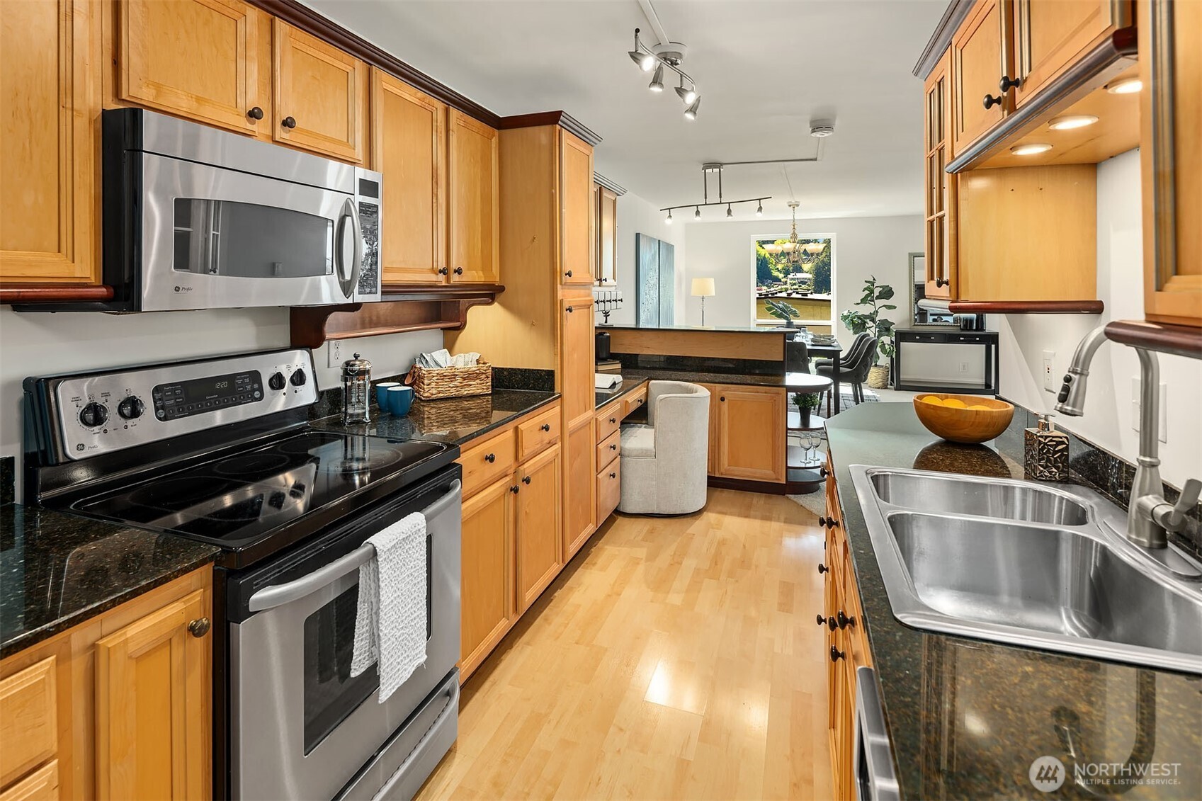 9909 NE 1st Street #104, Bellevue, WA 98004