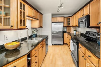 9909 NE 1st Street #104, Bellevue, WA 98004 - Photo 17