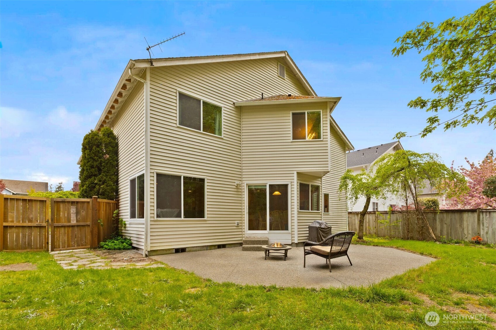1822 Fisher Avenue , Dupont, WA 98327