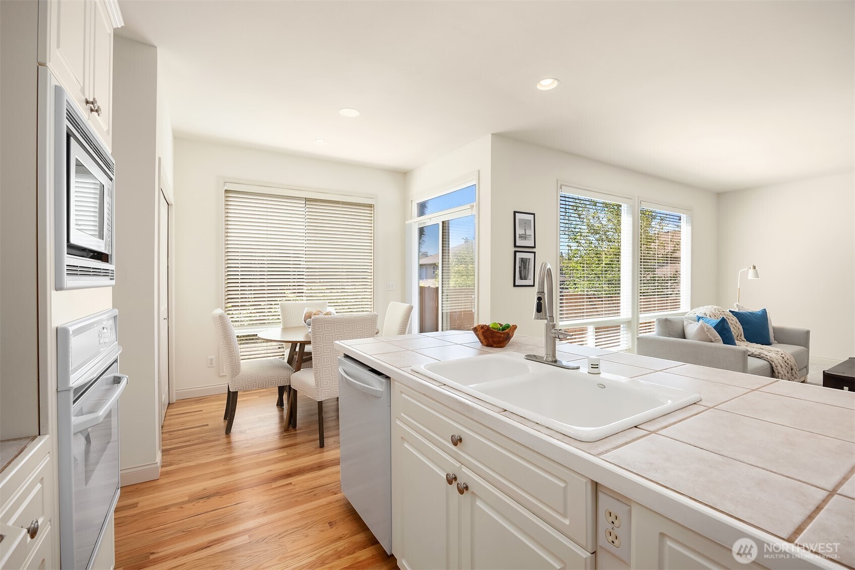 23713 SE 5th Court , Sammamish, WA 98074