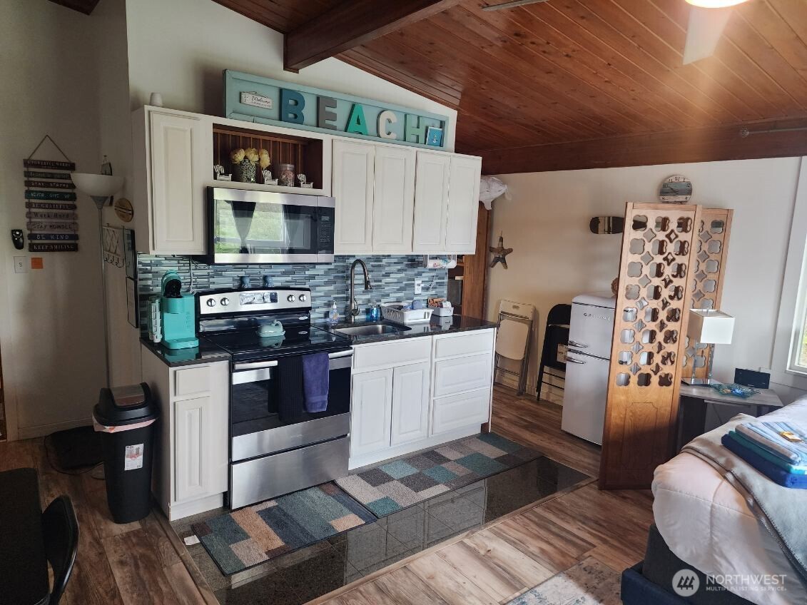757 Ocean Court NW #20, Ocean Shores, WA 98569
