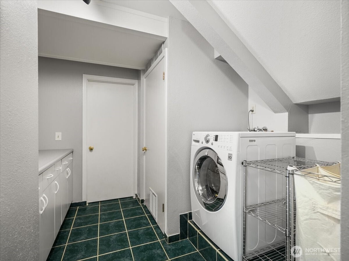 17649 SE 297th Place , Kent, WA 98042-5713