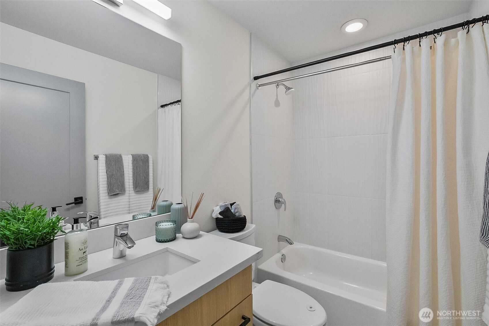 2440 NW 60th Street #B, Seattle, WA 98107