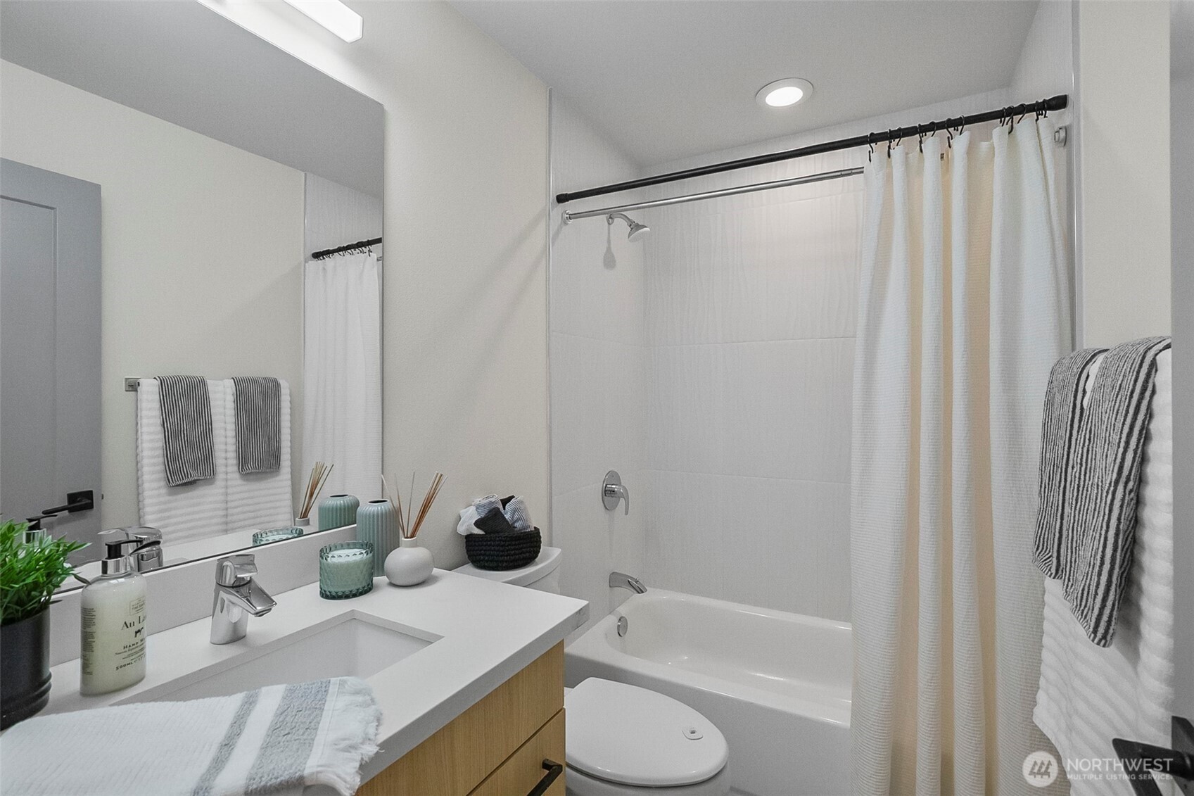 2440 NW 60th Street #B, Seattle, WA 98107