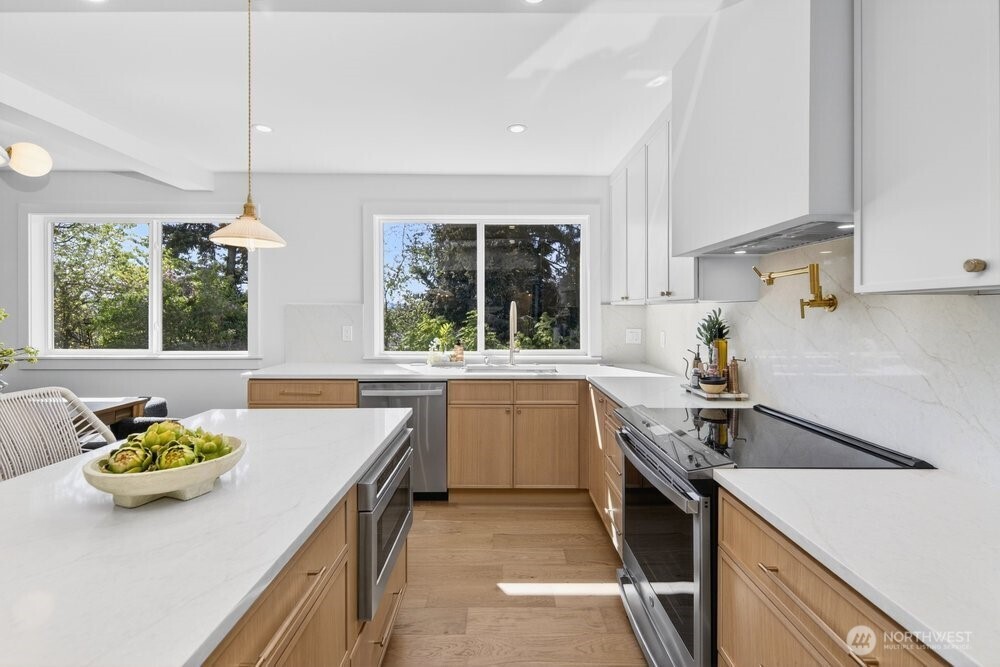 5639 3rd Avenue NW, Seattle, WA 98107