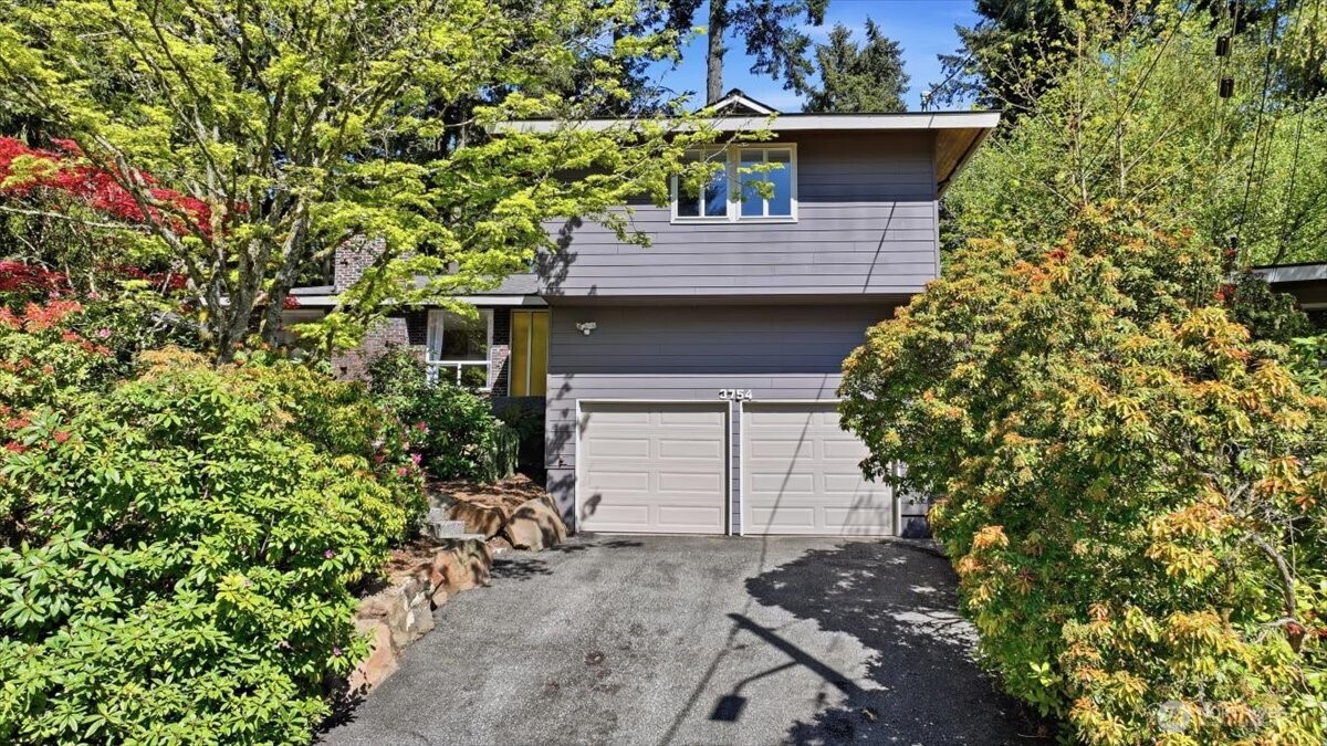 3754 NE 194th Street , Lake Forest Park, WA 98155-3133