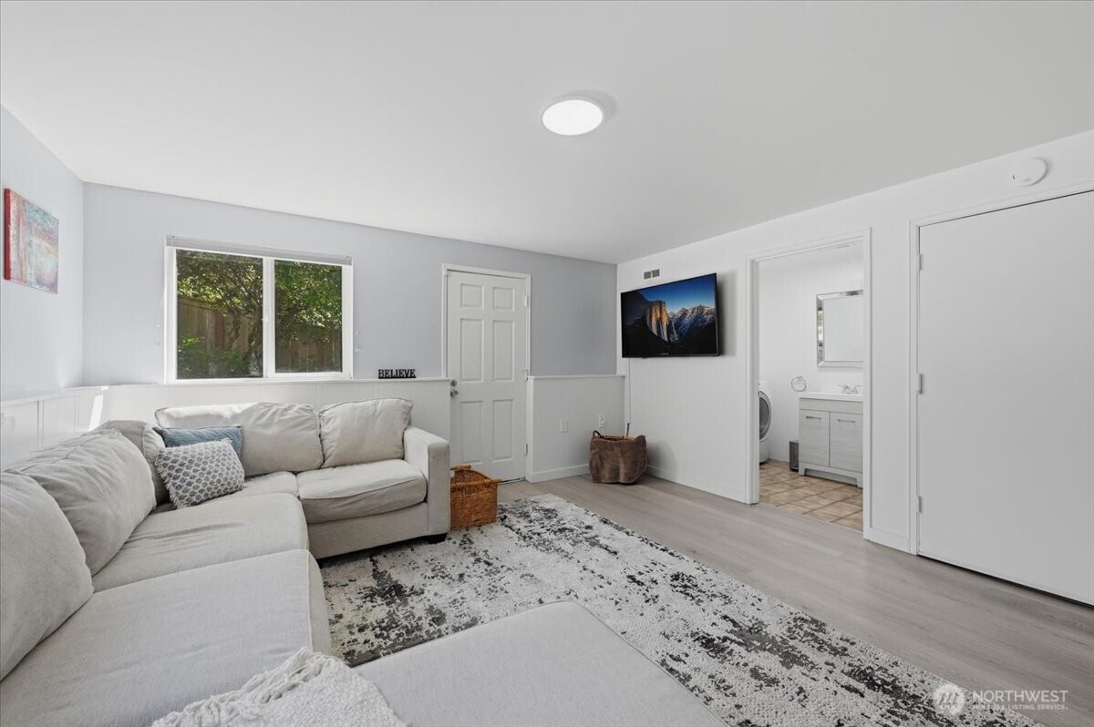 3754 NE 194th Street , Lake Forest Park, WA 98155-3133