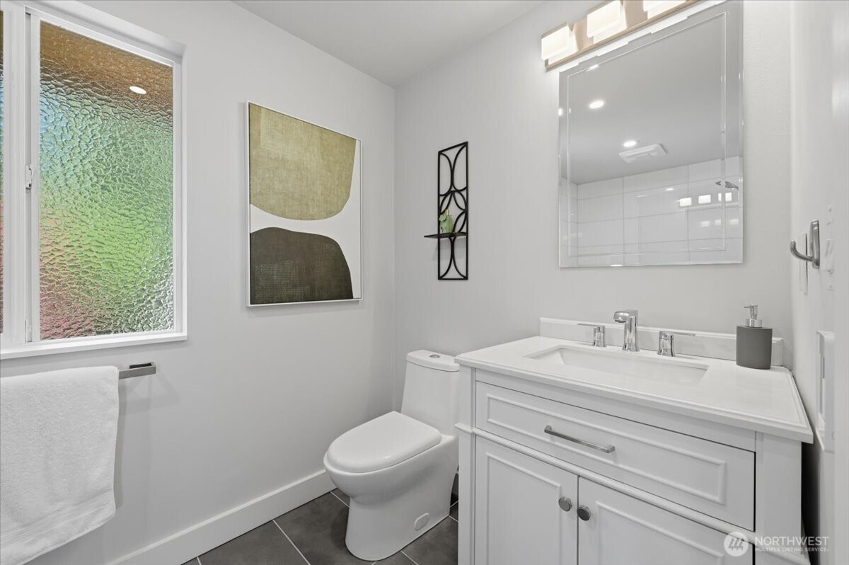 3754 NE 194th Street , Lake Forest Park, WA 98155-3133