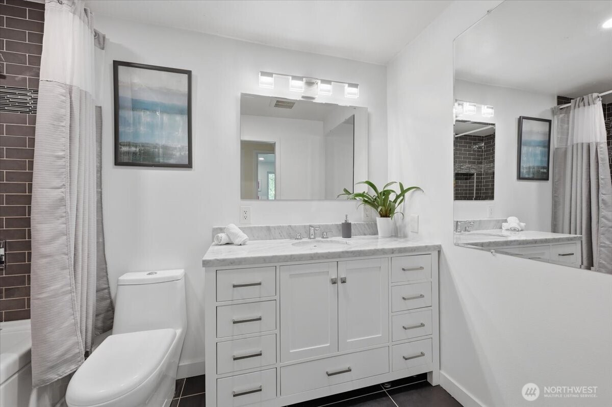 3754 NE 194th Street , Lake Forest Park, WA 98155-3133