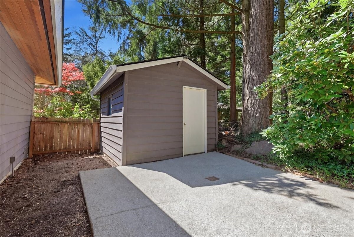 3754 NE 194th Street , Lake Forest Park, WA 98155-3133