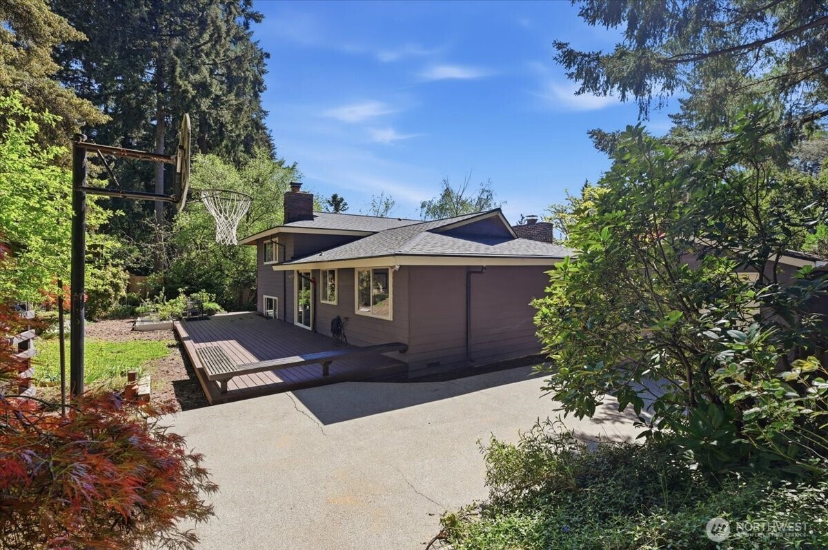 3754 NE 194th Street , Lake Forest Park, WA 98155-3133