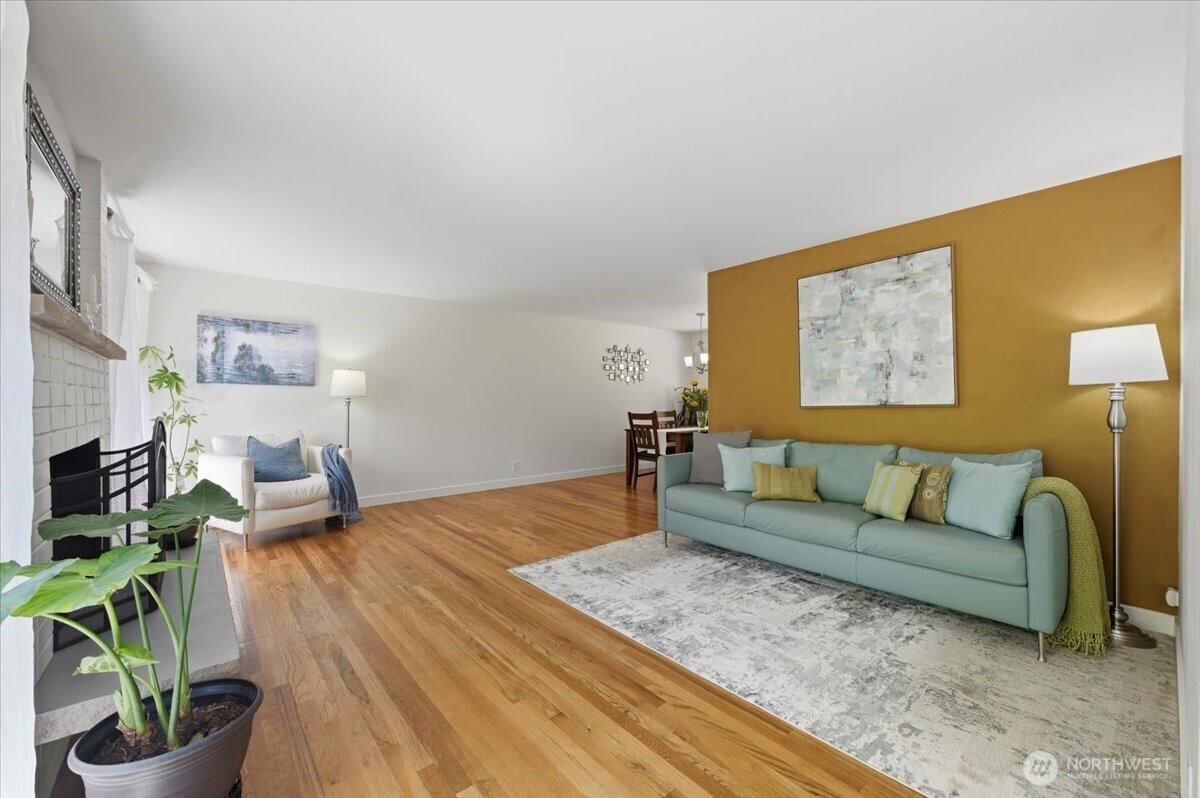 3754 NE 194th Street , Lake Forest Park, WA 98155-3133