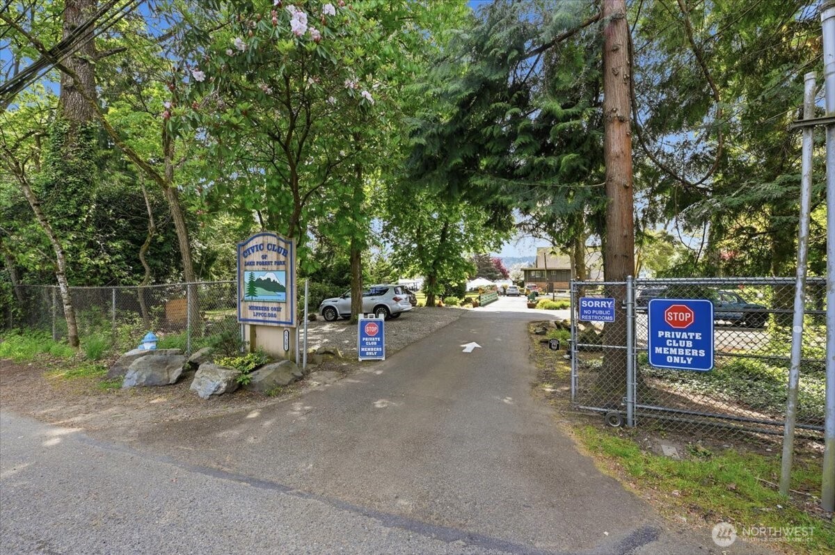 3754 NE 194th Street , Lake Forest Park, WA 98155-3133