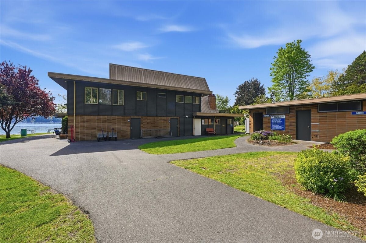 3754 NE 194th Street , Lake Forest Park, WA 98155-3133