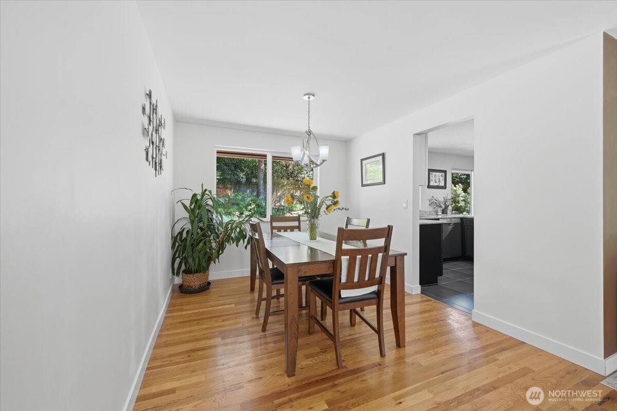 3754 NE 194th Street , Lake Forest Park, WA 98155-3133