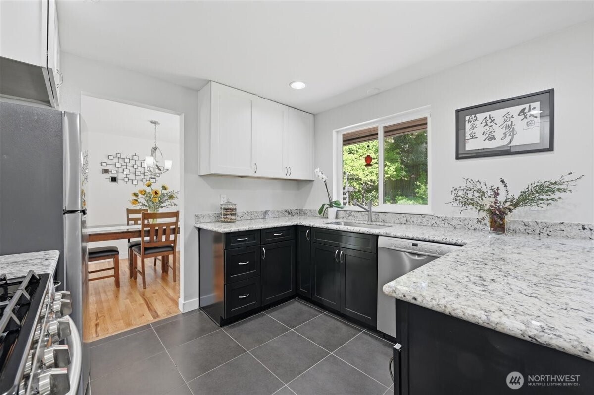 3754 NE 194th Street , Lake Forest Park, WA 98155-3133