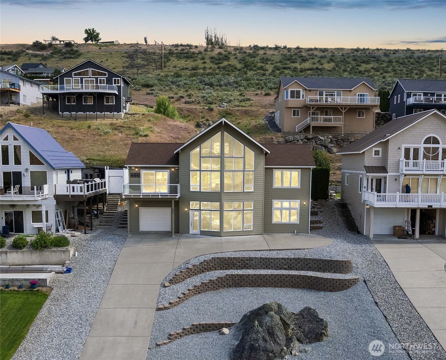 340 W Beach Drive , Orondo, WA 98843