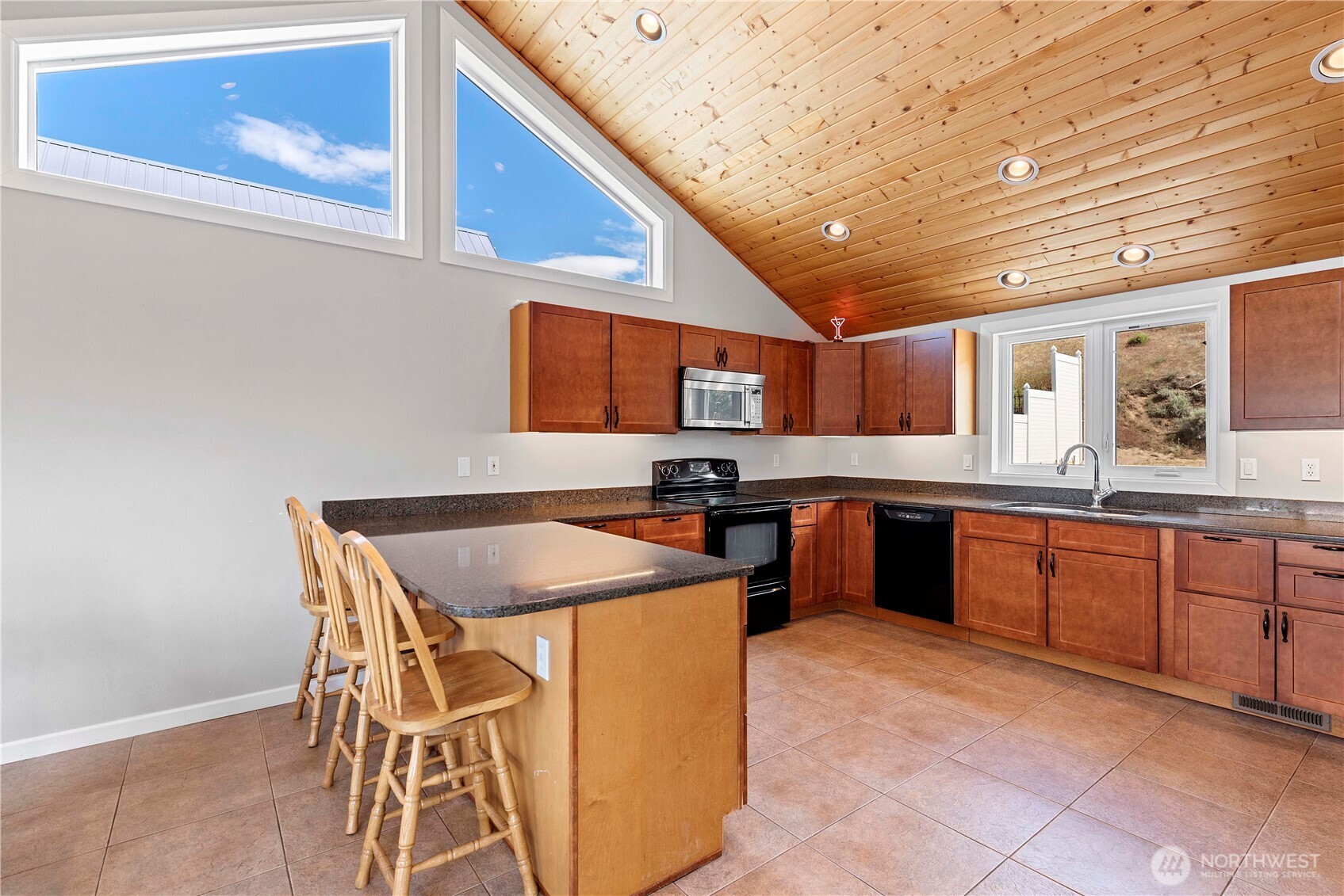 340 W Beach Drive , Orondo, WA 98843