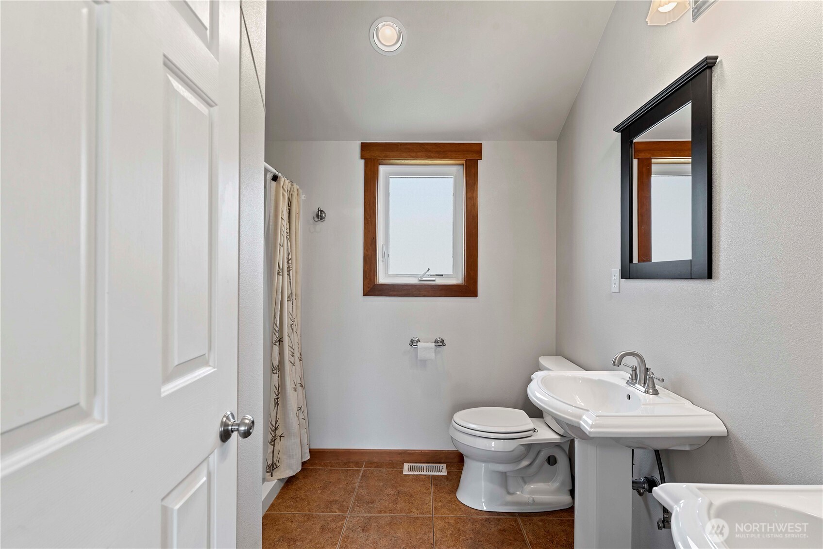 340 W Beach Drive , Orondo, WA 98843