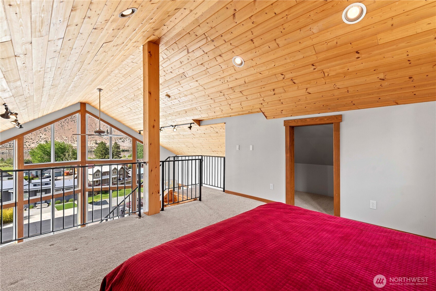 340 W Beach Drive , Orondo, WA 98843