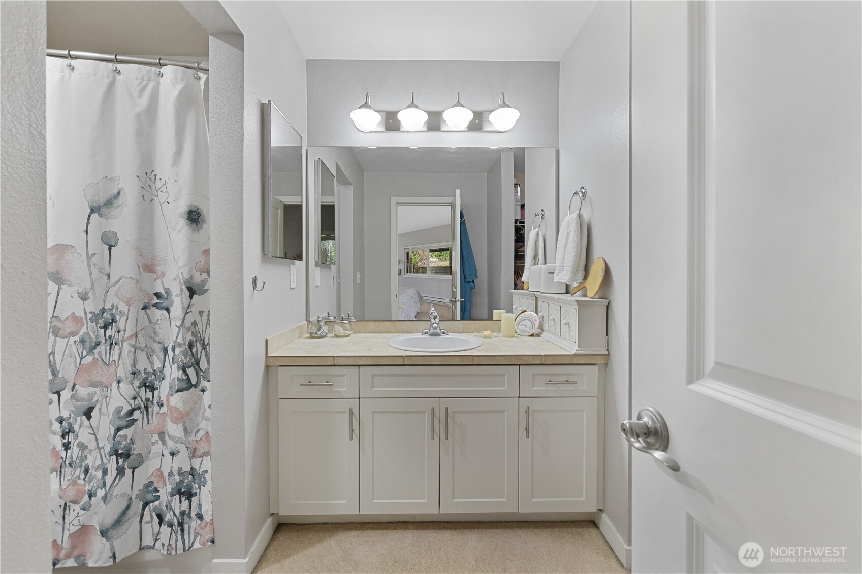 3918 243rd Place SE #F204, Bothell, WA 98021