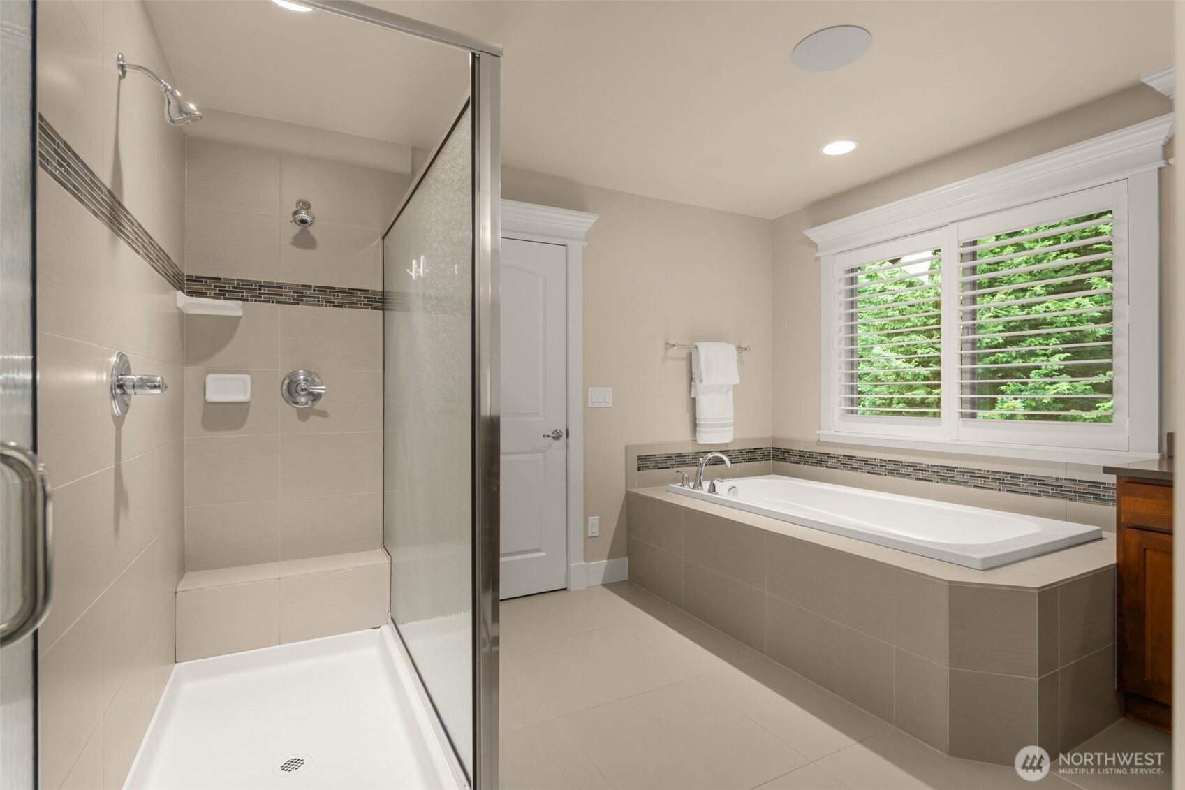 25812 SE 28th Place , Sammamish, WA 98075