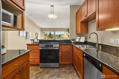 130 105th Avenue SE #A-305, Bellevue, WA 98004 - Photo 15