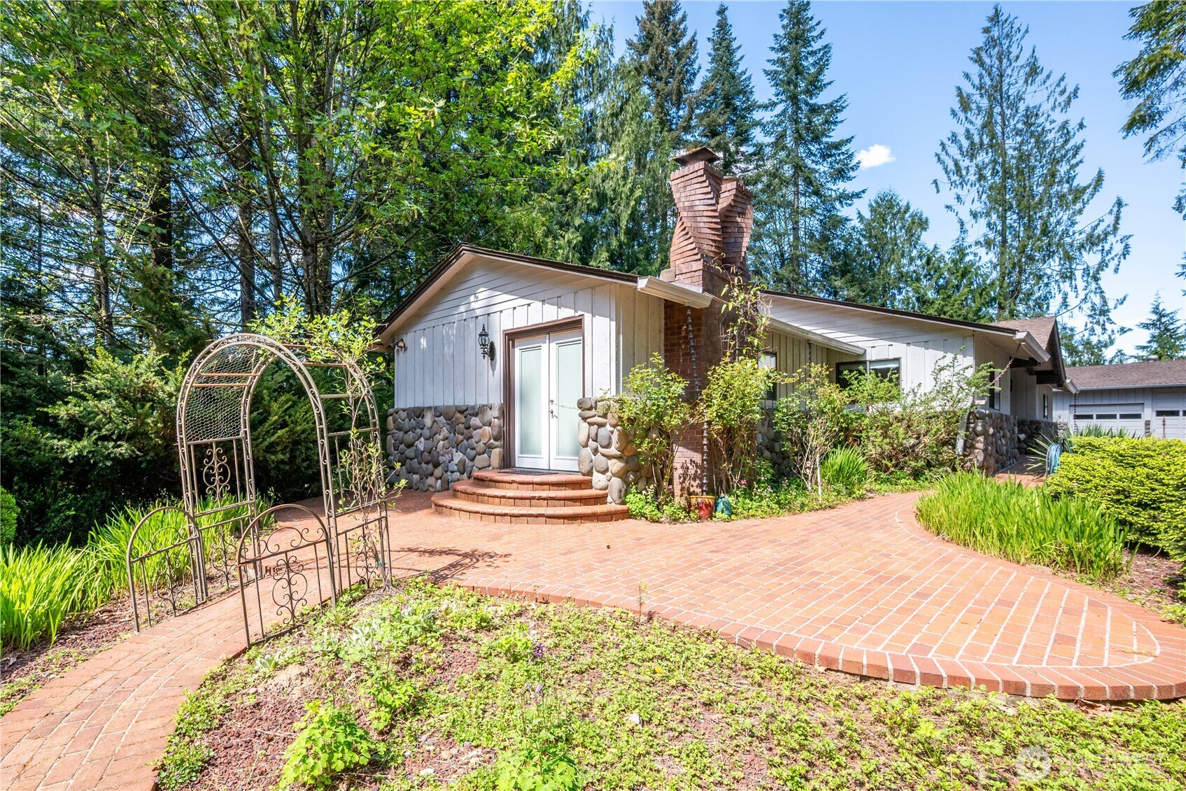 2041 Delameter Road , Castle Rock, WA 98611