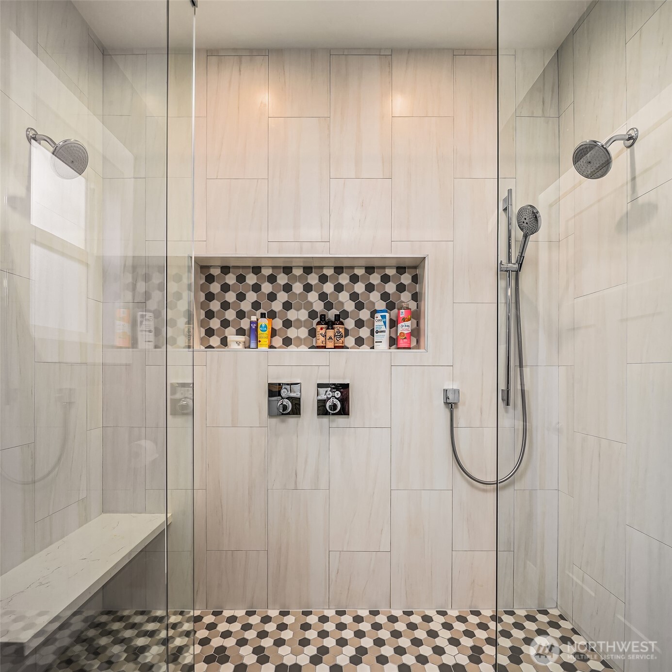 6411 WOODLAND Place N, Seattle, WA 98103