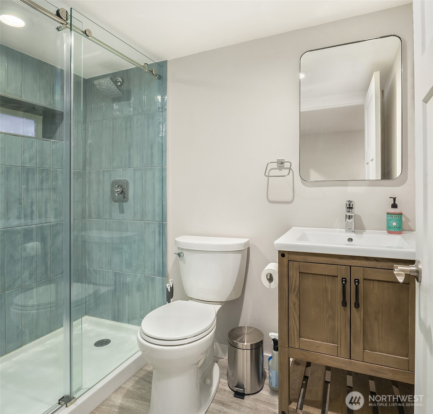 6411 WOODLAND Place N, Seattle, WA 98103
