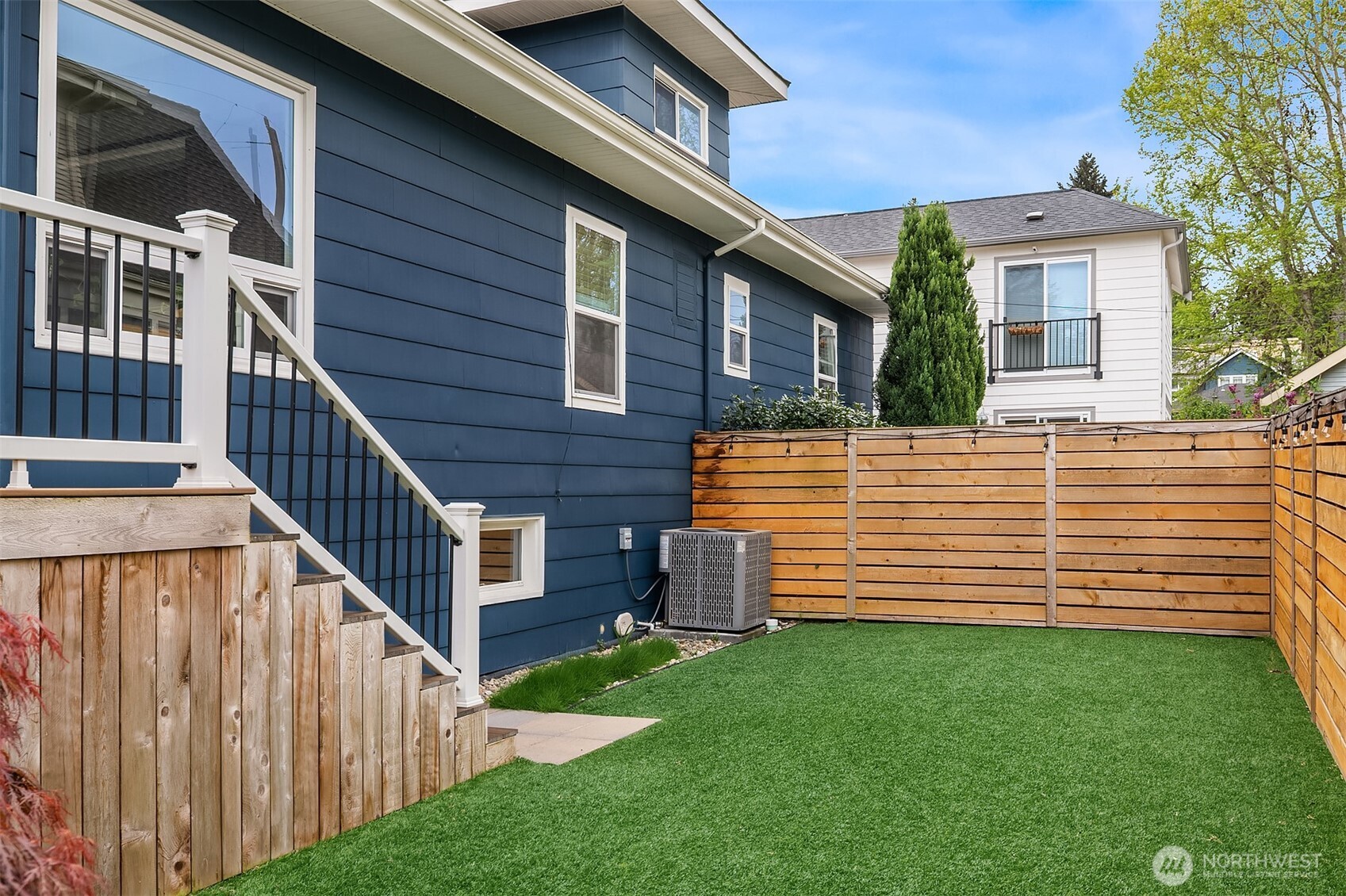 6411 WOODLAND Place N, Seattle, WA 98103