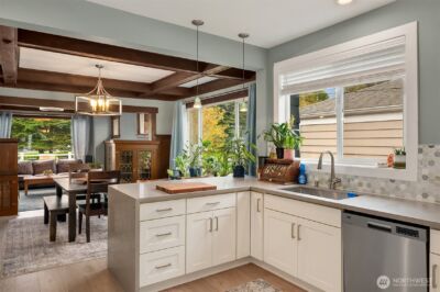 6411 WOODLAND Place N, Seattle, WA 98103 - Photo 3