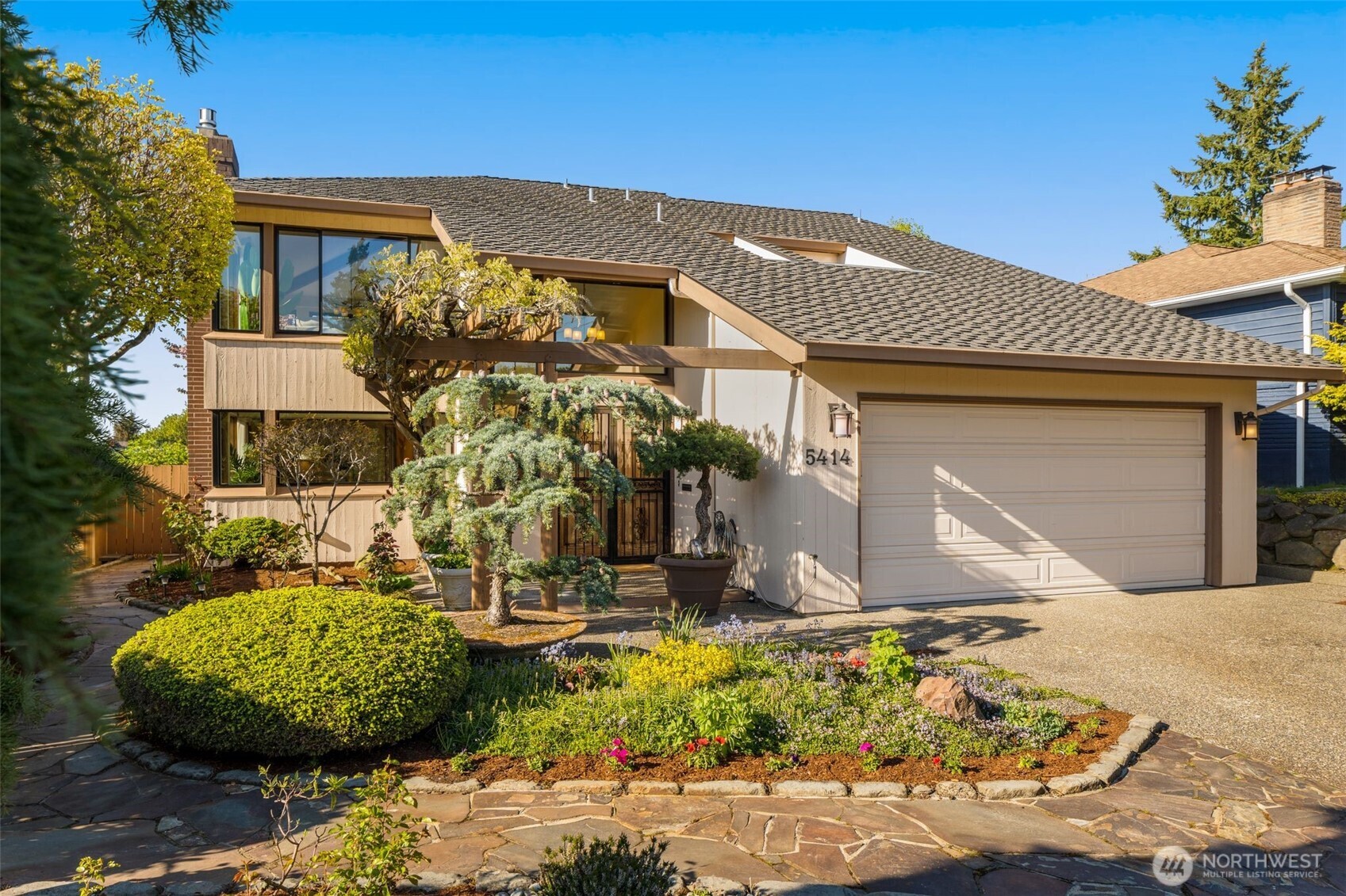5414 SW Charlestown Street , Seattle, WA 98116