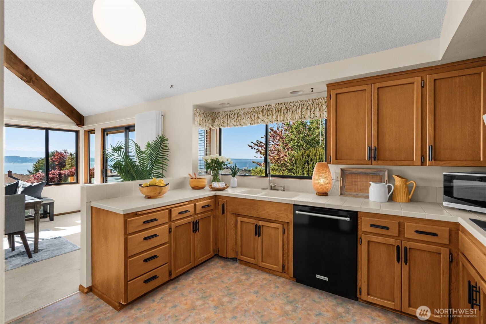 5414 SW Charlestown Street , Seattle, WA 98116