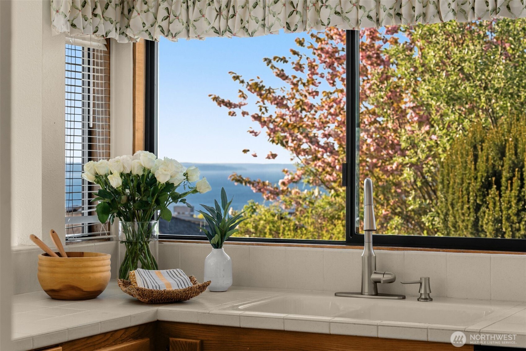 5414 SW Charlestown Street , Seattle, WA 98116