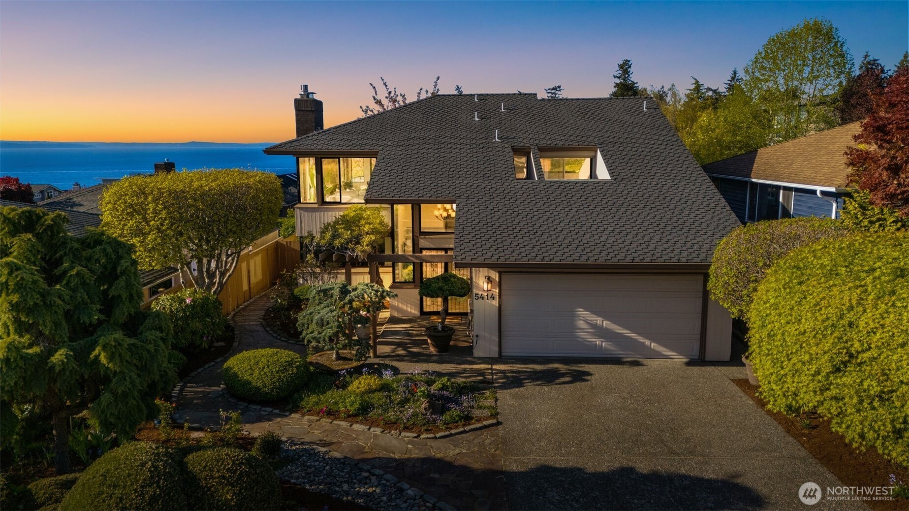 5414 SW Charlestown Street , Seattle, WA 98116