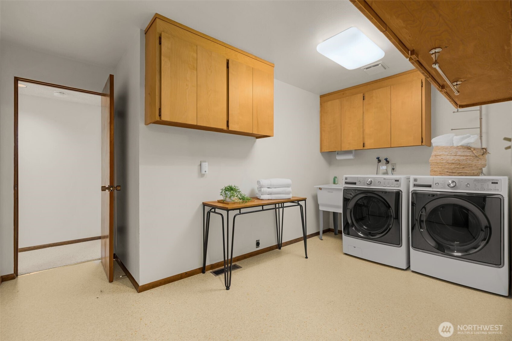 5414 SW Charlestown Street , Seattle, WA 98116