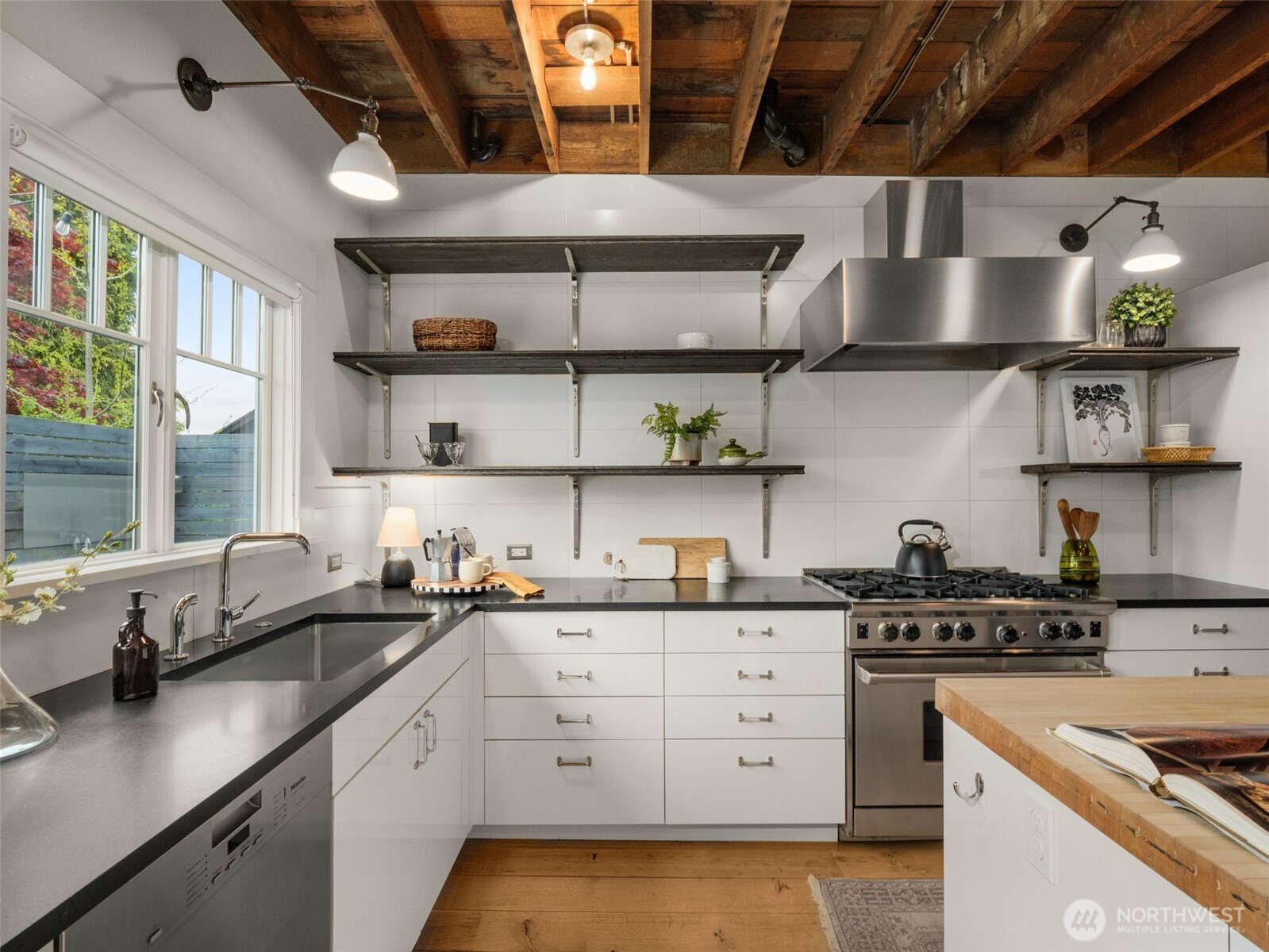 1909 4th Avenue N, Seattle, WA 98109