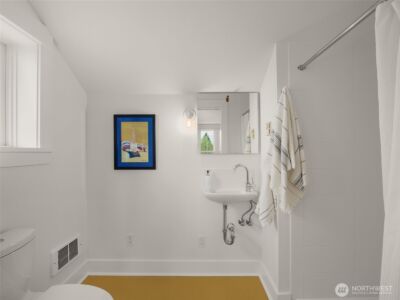 1909 4th Avenue N, Seattle, WA 98109 - Photo 27