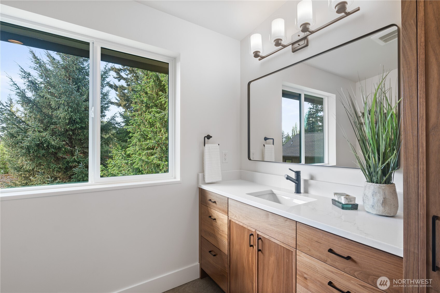 2907 Cedarwood Avenue , Bellingham, WA 98225