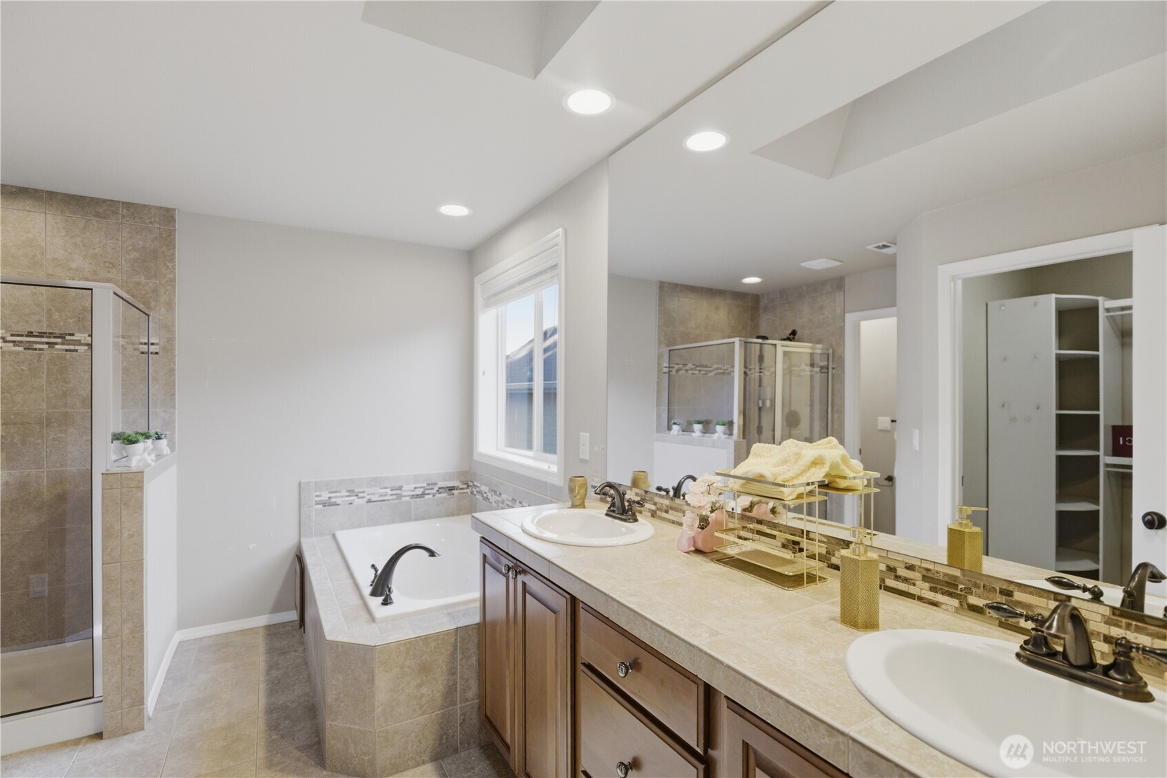 12855 NE 197th Place , Woodinville, WA 98072