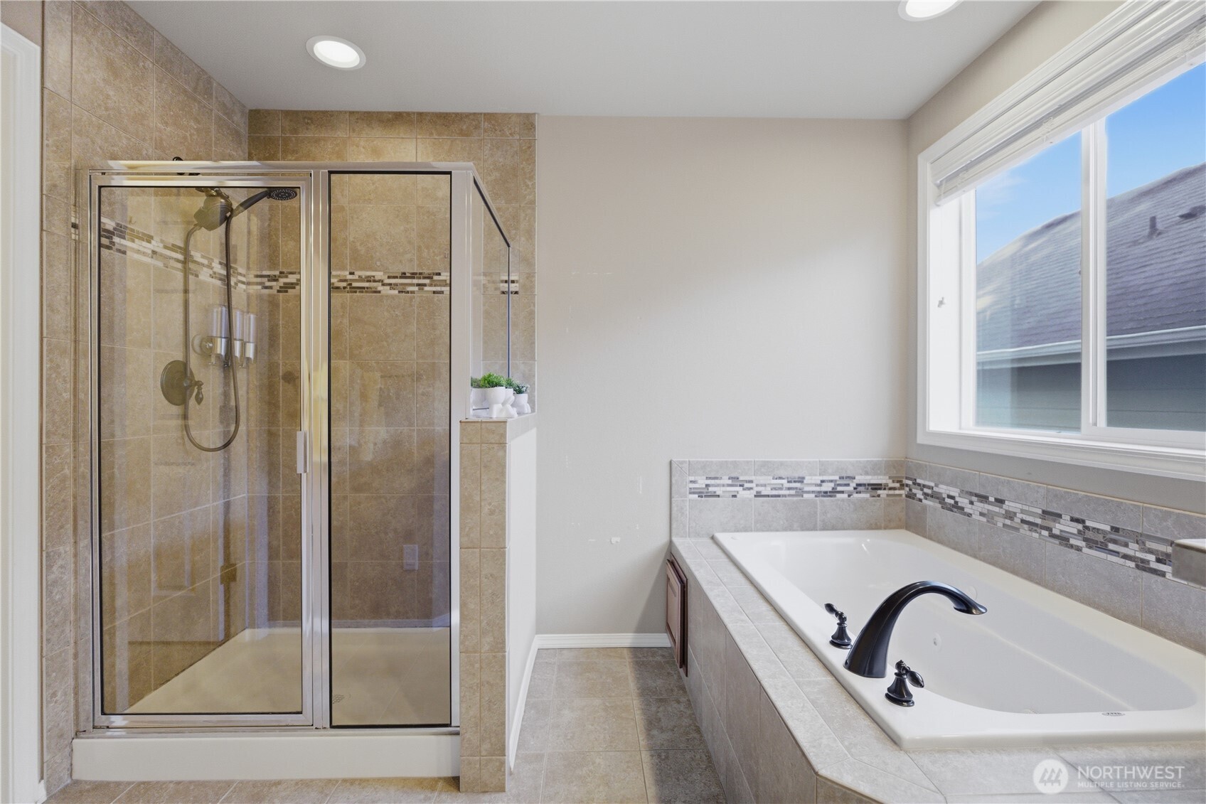 12855 NE 197th Place , Woodinville, WA 98072