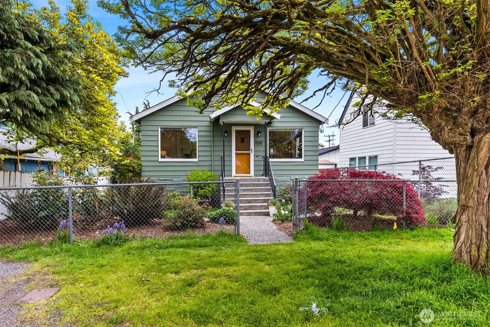 705 N 104th Street , Seattle, WA 98133