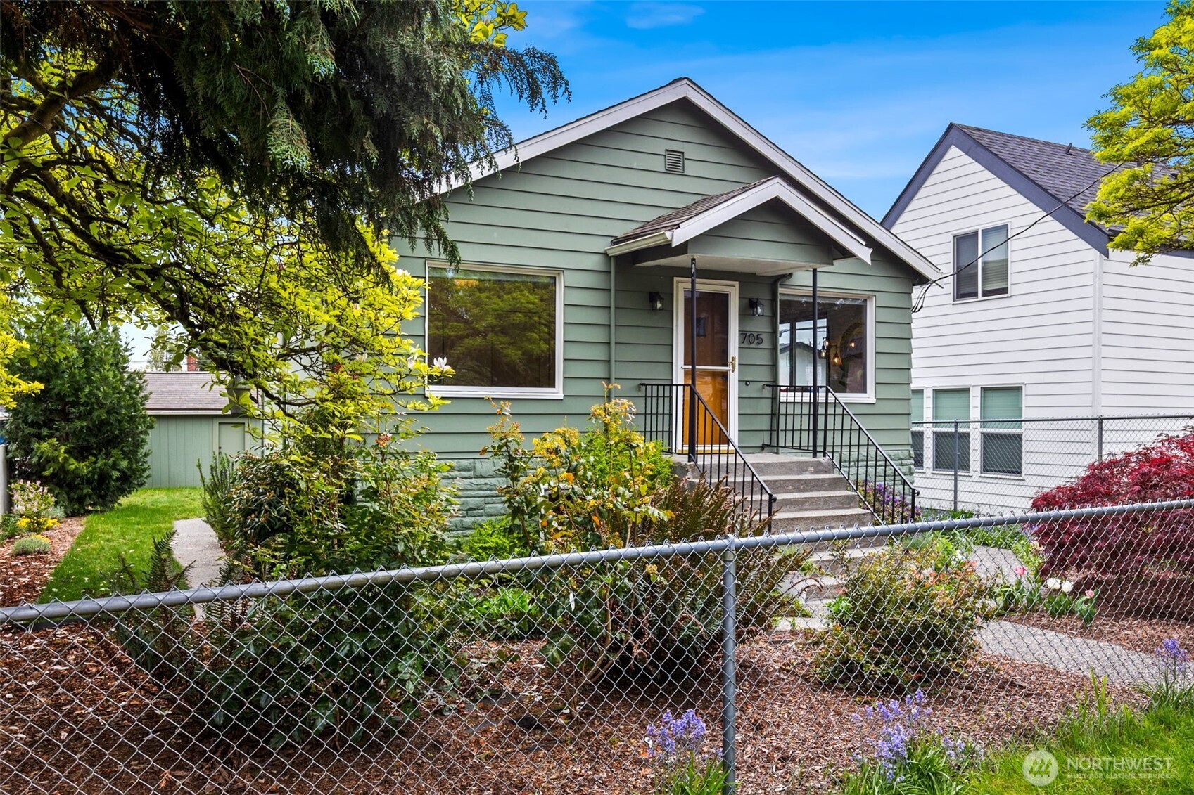 705 N 104th Street , Seattle, WA 98133